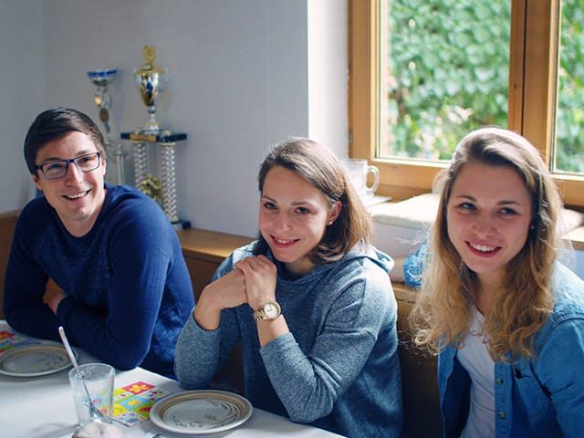 Judo-Trainer Robert Stoll ist stolz auf den Erfolg seiner Schwestern Amelie und Theresa. 