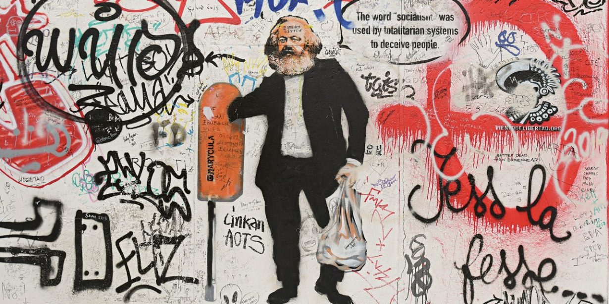 Karl Marx hat die besten Jahre hinter sich. Doch ganz so abgewirtschaftet wie im spöttischen Graffito ist zumindest seine Kritik am Kapitalismus nicht.