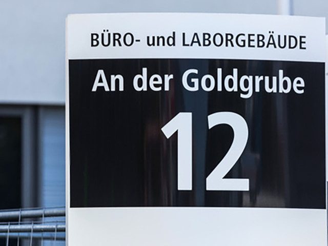 Manchmal ist der Name Programm: In dieser Straße – dem Firmensitz von Biontech – sprudelten die Gewerbesteuern für die Stadt Mainz überreichlich. In manchen Ländern wäre die Stadt ganz leer ausgegangen, die Steuerkonzepte sind überall auf der Welt anders. Foto: adobe stock