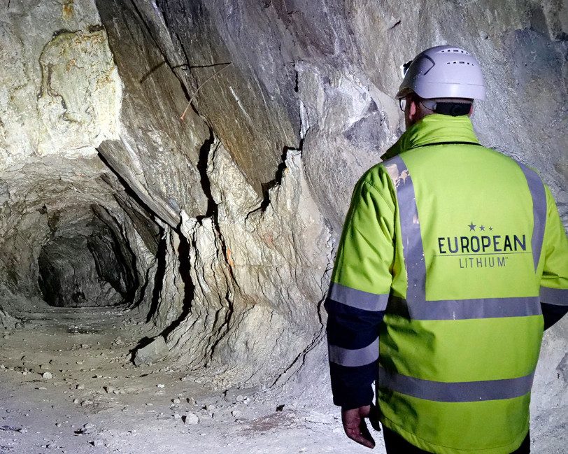 Besonders populär ist der Bergbau in Europa nicht, und unseren kompletten Bedarf decken könnten wir auch gar nicht. Aber: Die eigenen Vorkommen sind mehr als ein Tropfen auf den heißen Stein – und Firmen wie European Lithium wollen zum Beispiel im österreichischen Wolfsberg dafür sorgen, dass wir unabhängiger von unsicheren Lieferstaaten werden.