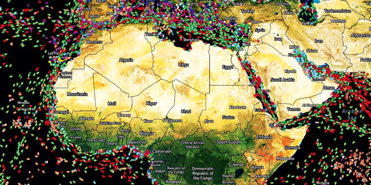 Unzählige Schiffe fahren im Mittelmeer und um die afrikanische Küste herum. Doch nur wenige Frachter bringen Güter von Afrika nach Europa.