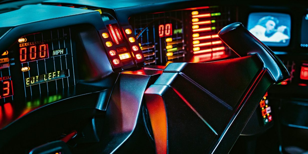 Cockpit des Kultautos KITT: 40 Jahre nach der „Knight Rider“-Utopie werden Autos tatsächlich zu rollenden Computern.