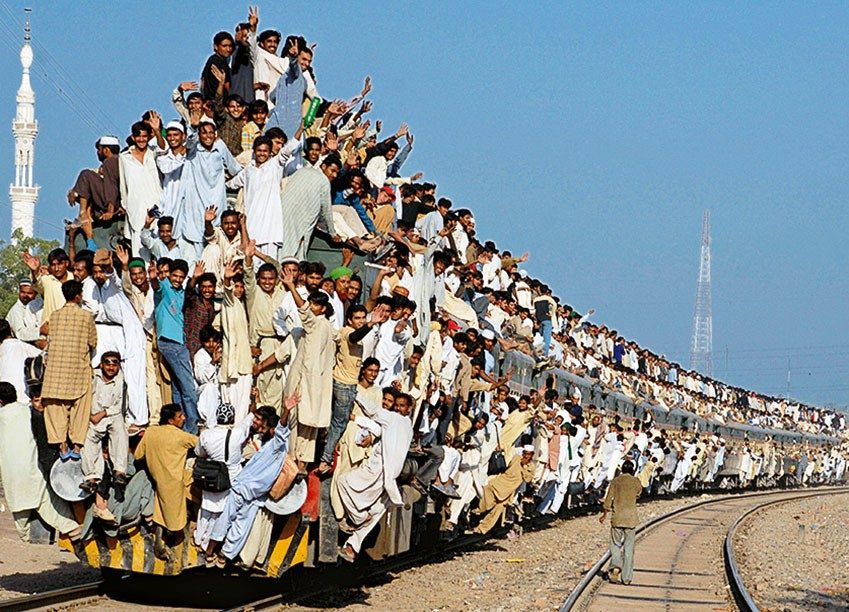 Die indische Bahn ist nicht nur bei den Passagieren beliebt: 28 Millionen Inder bewarben sich vor einigen Jahren auf 90.000 Stellen.