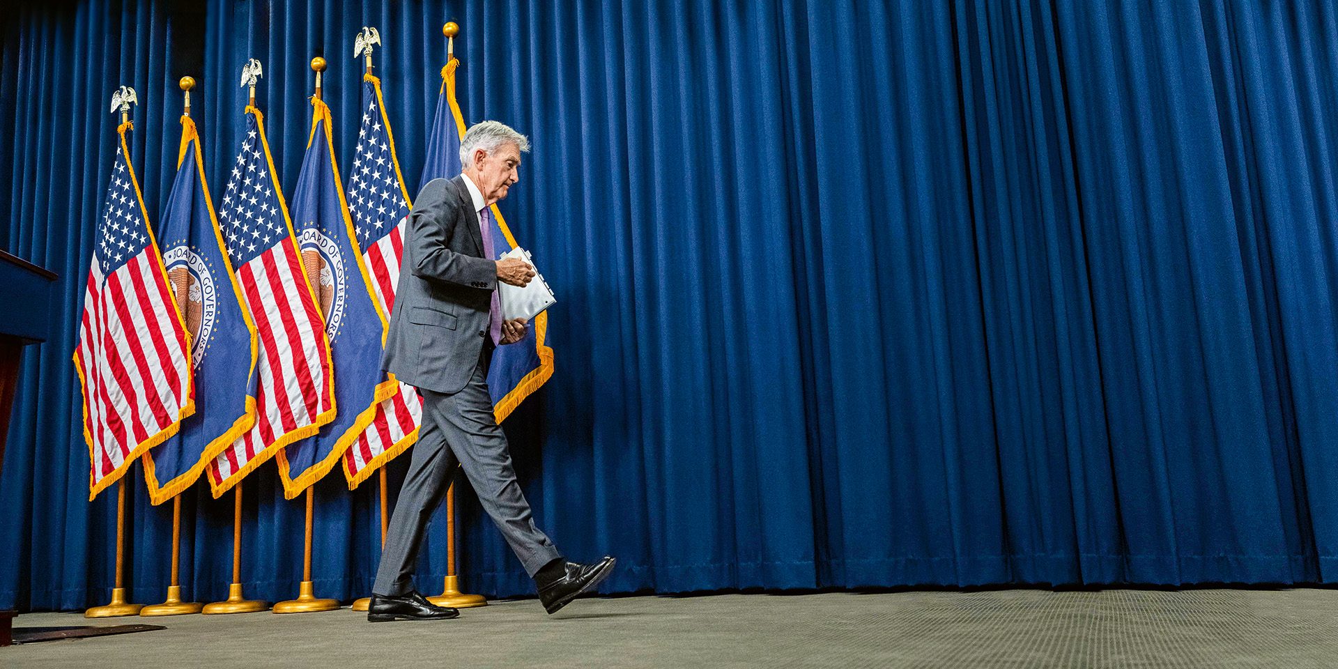 Er wird einen starken Abgang behalten: Fed-Chef Jerome Powell verlässt den Saal nach einer Pressekonferenz.