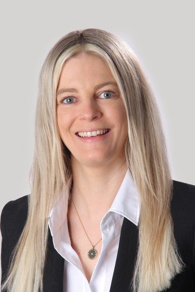 Julia Juchems, Personal Banking