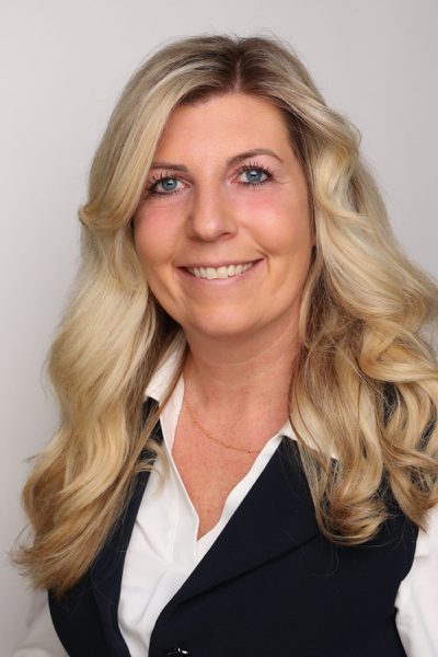 Eva Hoff, Personal Banking