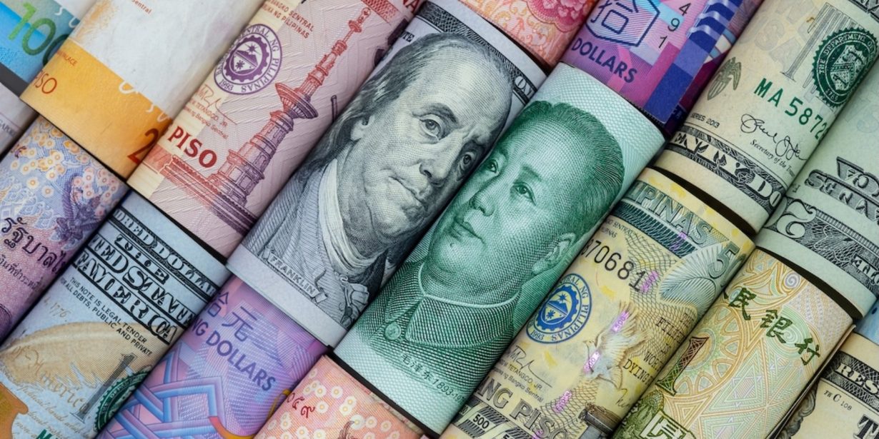 Banknoten verschiedener Währungen.