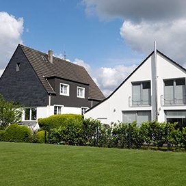 modernes Haus mit Garten