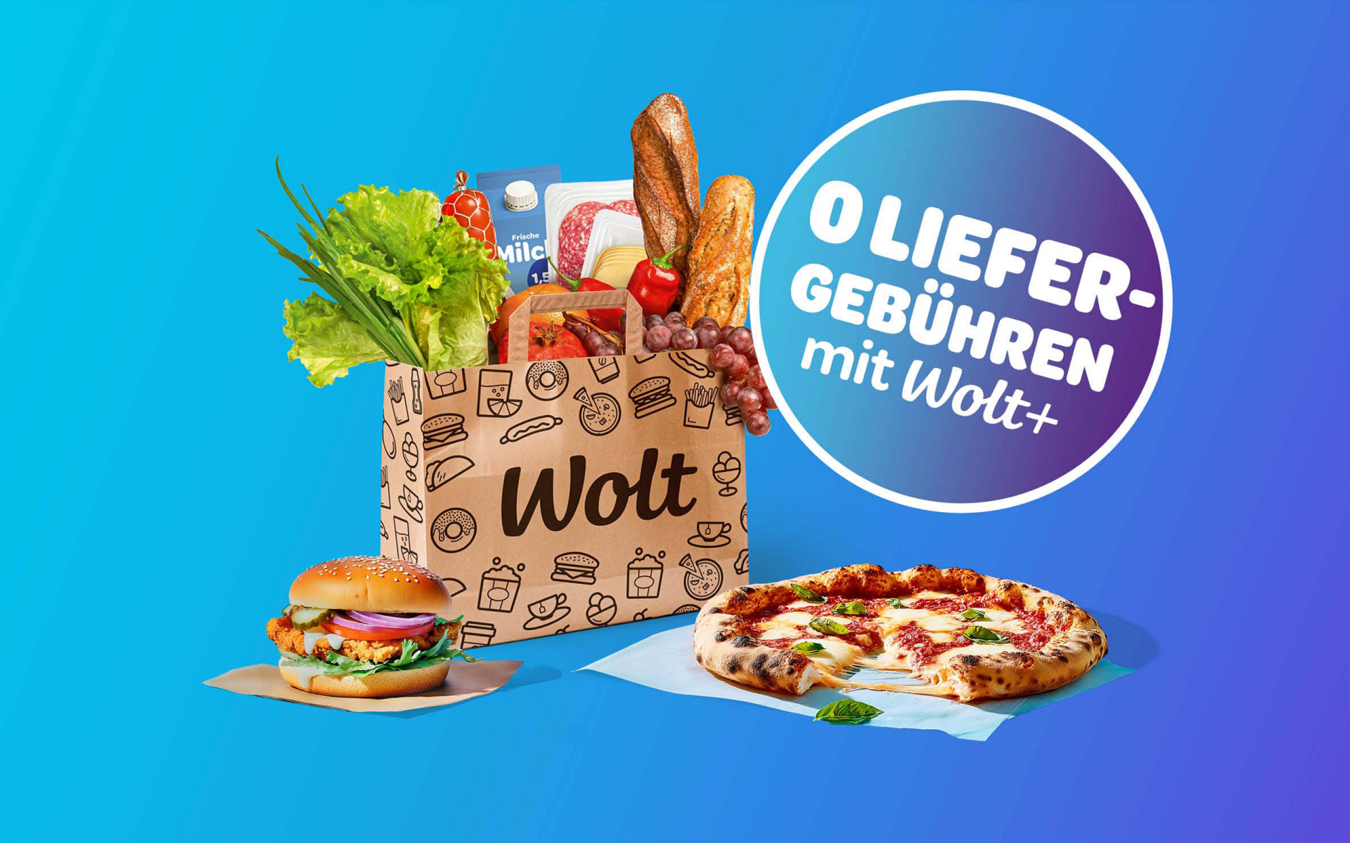 Wolt+ drei Monate gratis testen. Ein Symbolbild mit einer Papiertüte des Lieferdienstes Wolt, die mit verschiedenen Lebensmitteln, daruter Baguette, Salat, Tomaten gefüllt ist. Im Vordergrund ein Hamburger und eine Pizza.