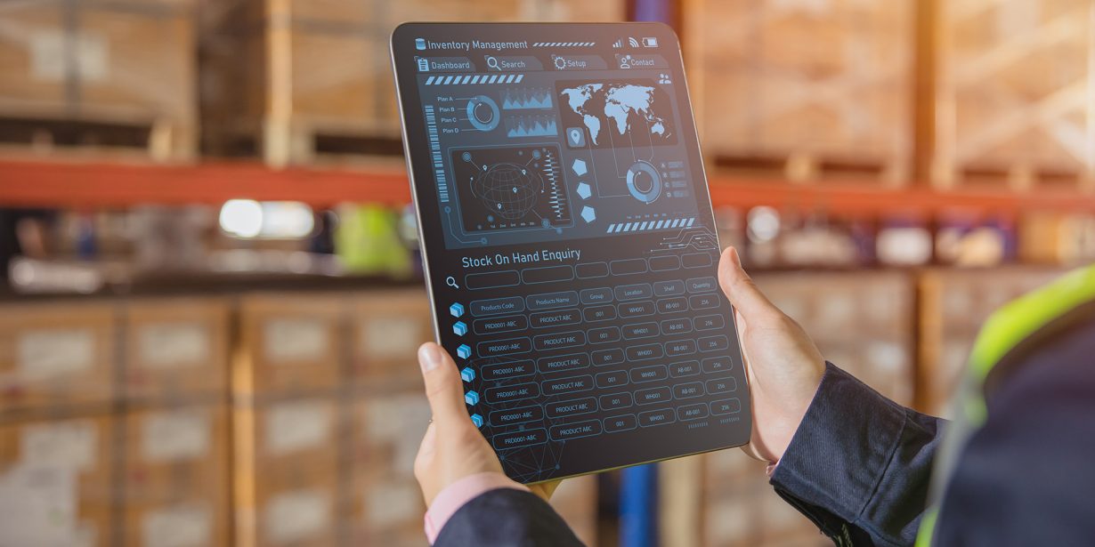 Die KI eröffnet Unternehmen ganz neue Möglichkeiten, Daten zu strukturieren und daraus Schlüsse zu ziehen, die zum Beispiel die Effizienz in der Lagerhaltung verbessern helfen. Foto: Quality Stock Arts / Shutterstock