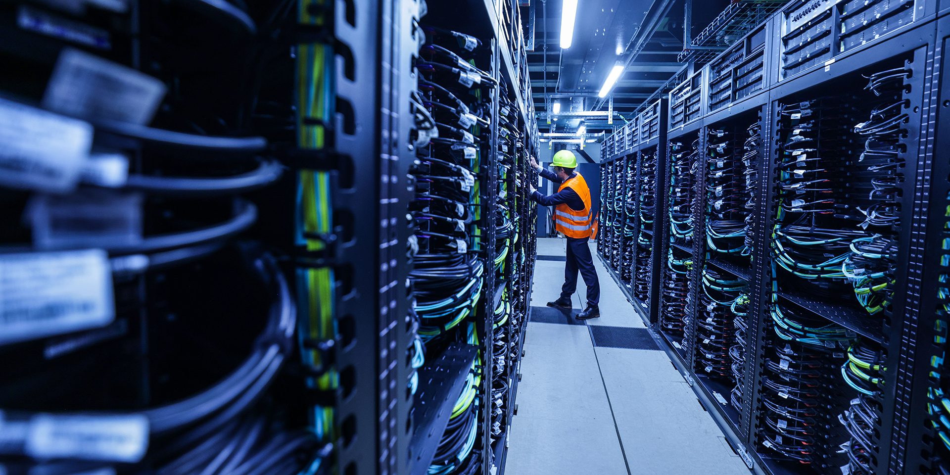 Deutschlands Infrastruktur hat großen Nachholbedarf. JUPITER, der erste europäische Supercomputer der Exascale-Klasse in Jülich, wirkt da fast wie der Tropfen auf dem heißen Stein. Auch Verkehr, Bildung, Energie benötigen Milliarden. Foto: picture alliance/dpa