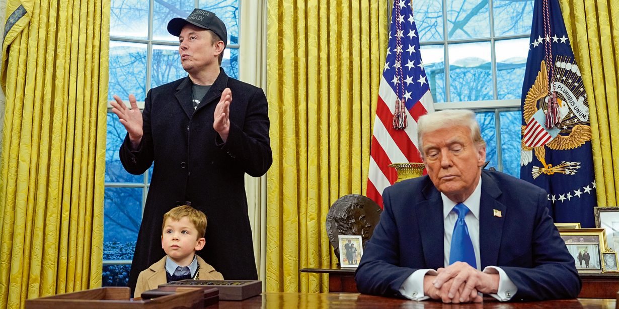Besuch mit Sohn im Weißen Haus: Elon Musk erklärt, der US-Präsident hört zu. FOTO: PICTURE ALLIANCE/ASSOCIATED PRESS/ALEX BRANDON